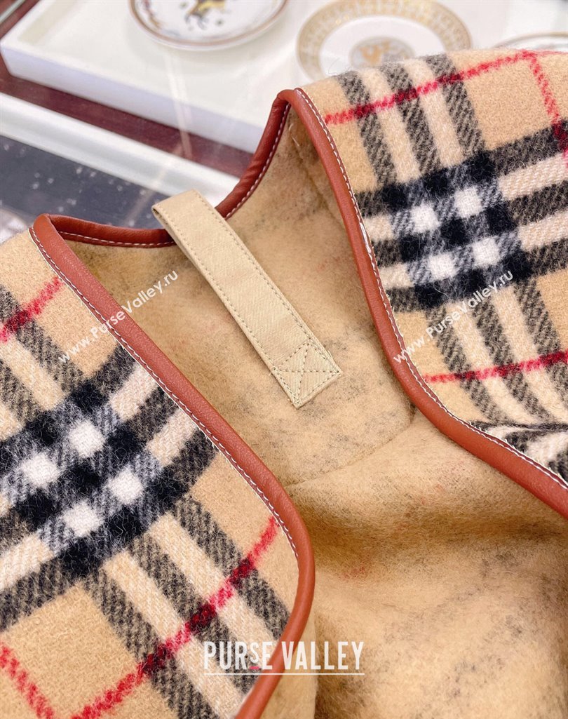 Burberry Reversible Check Wool Cape Beige Top Quality (wtz-23112721)