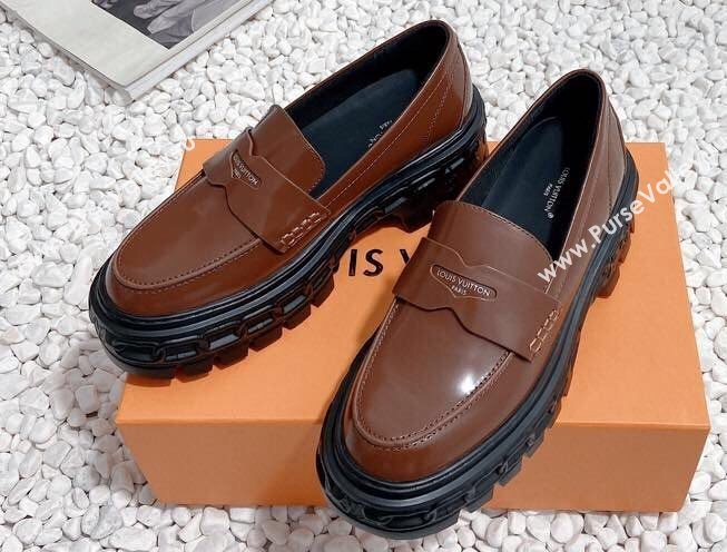 Louis Vuitton Heel 6cm LV Record Loafers in Glazed calf leather Brown 2024 (modeng-23112703)