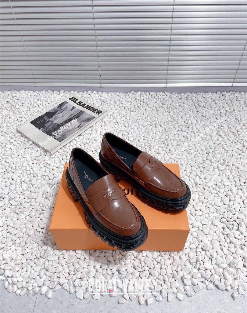 Louis Vuitton Heel 6cm LV Record Loafers in Glazed calf leather Brown 2024 (modeng-23112703)