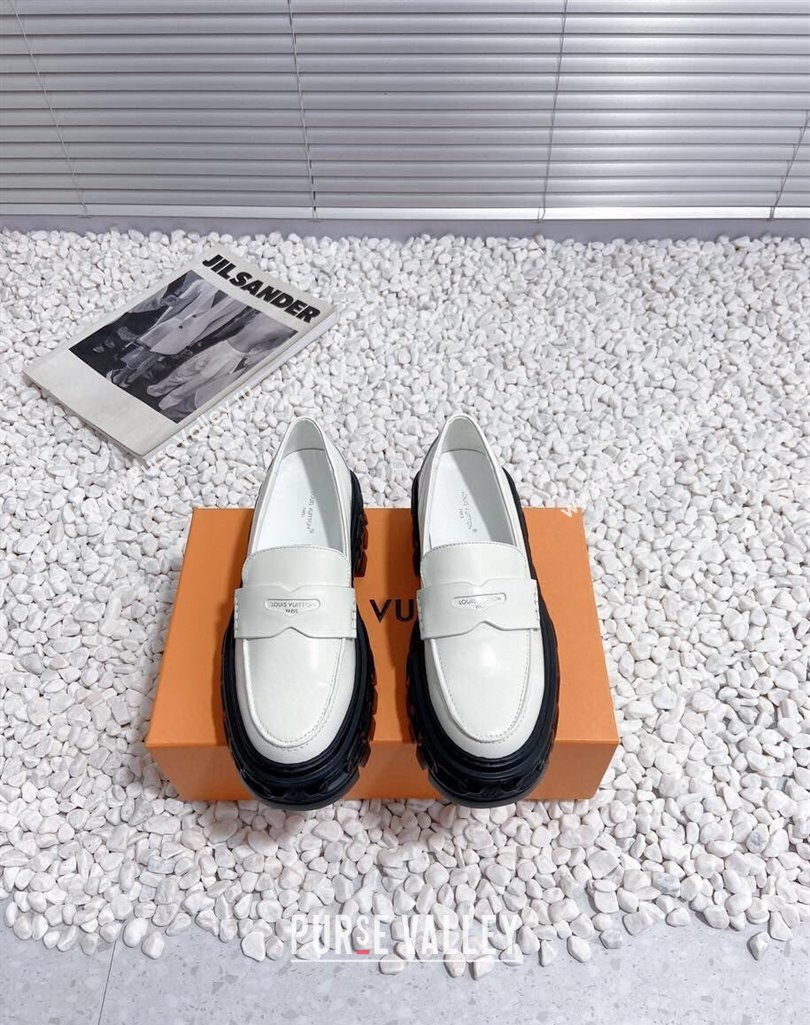 Louis Vuitton Heel 6cm LV Record Loafers in Glazed calf leather White 2024 (modeng-23112702)