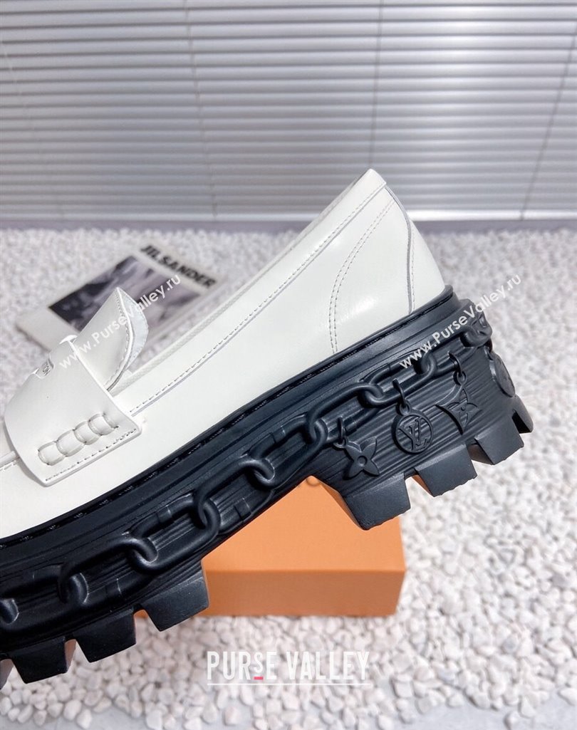 Louis Vuitton Heel 6cm LV Record Loafers in Glazed calf leather White 2024 (modeng-23112702)
