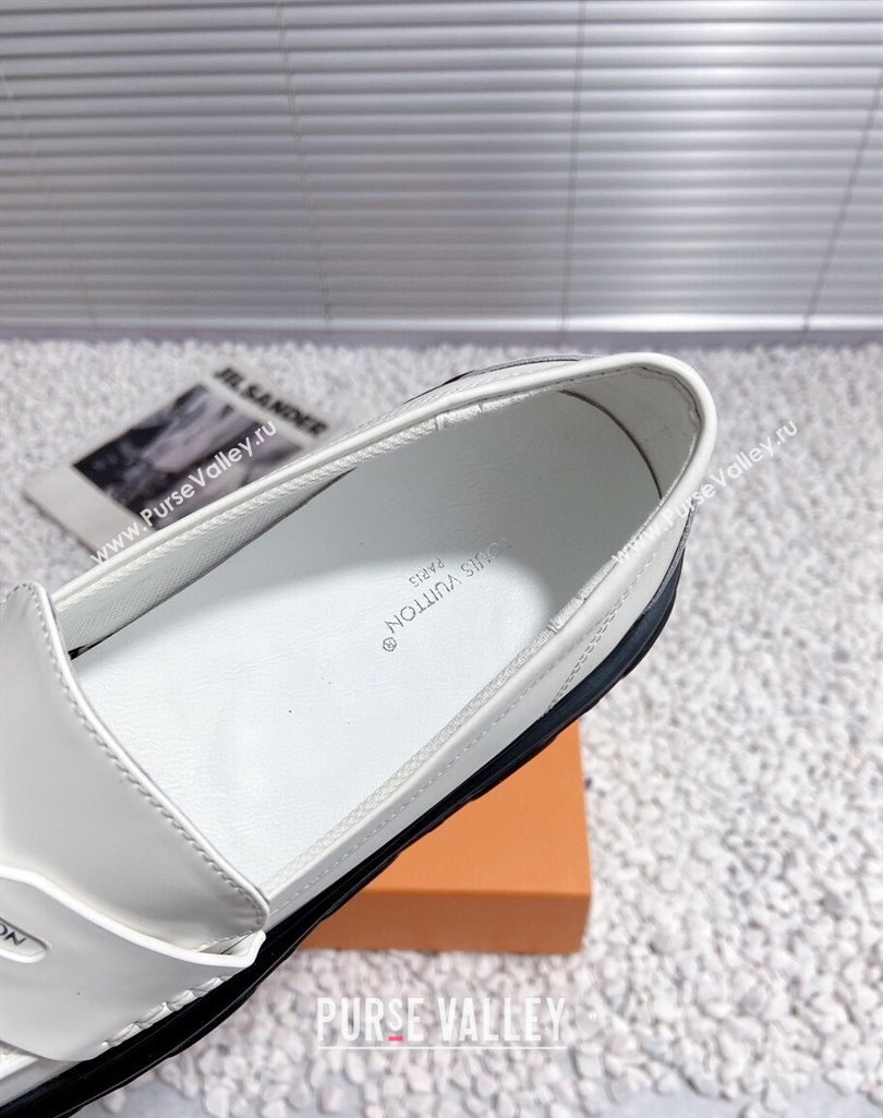 Louis Vuitton Heel 6cm LV Record Loafers in Glazed calf leather White 2024 (modeng-23112702)