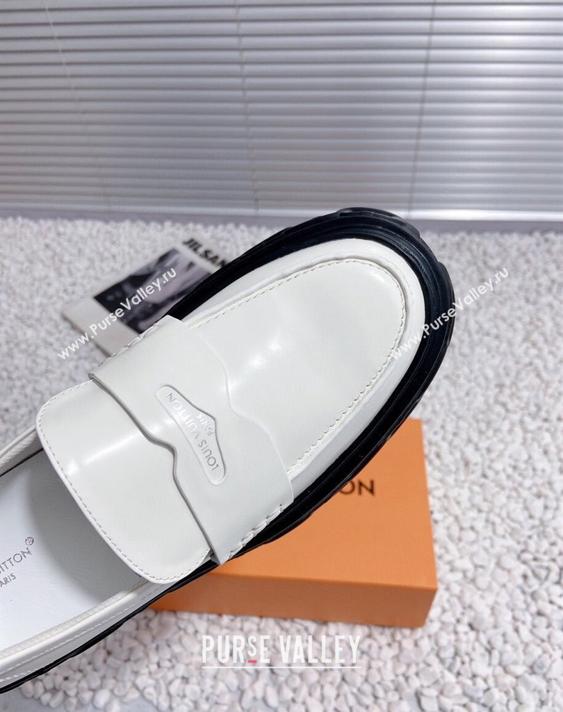 Louis Vuitton Heel 6cm LV Record Loafers in Glazed calf leather White 2024 (modeng-23112702)