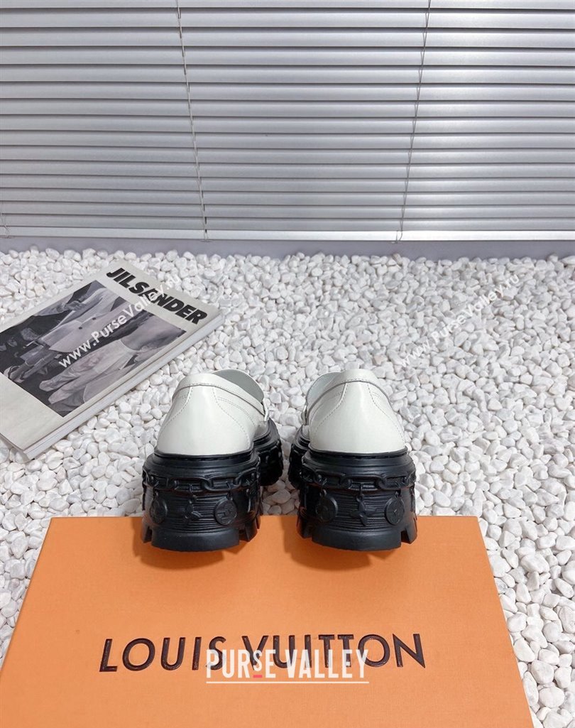 Louis Vuitton Heel 6cm LV Record Loafers in Glazed calf leather White 2024 (modeng-23112702)