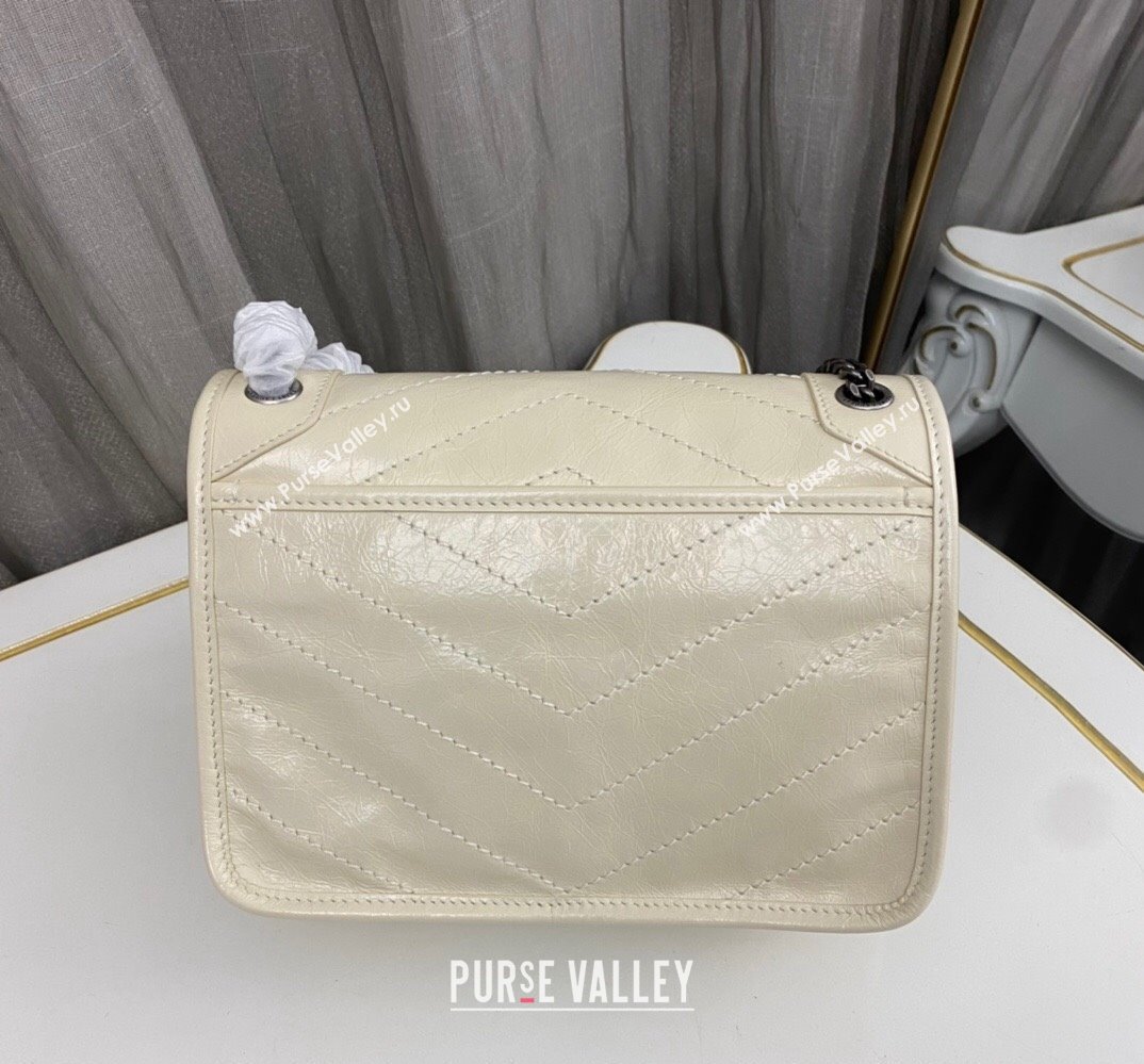 Saint Laurent Niki Baby Bag in Crinkled Vintage Leather 633160 Creamy (nana-24011037)