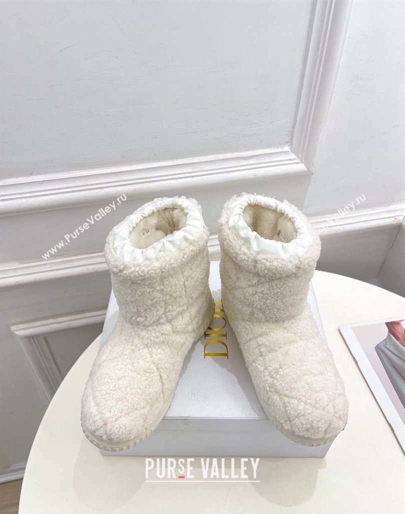 Dior Frost Ankle Boots in White Shearling Embroidered with Cannage Motif 2024 (modeng-23120842)