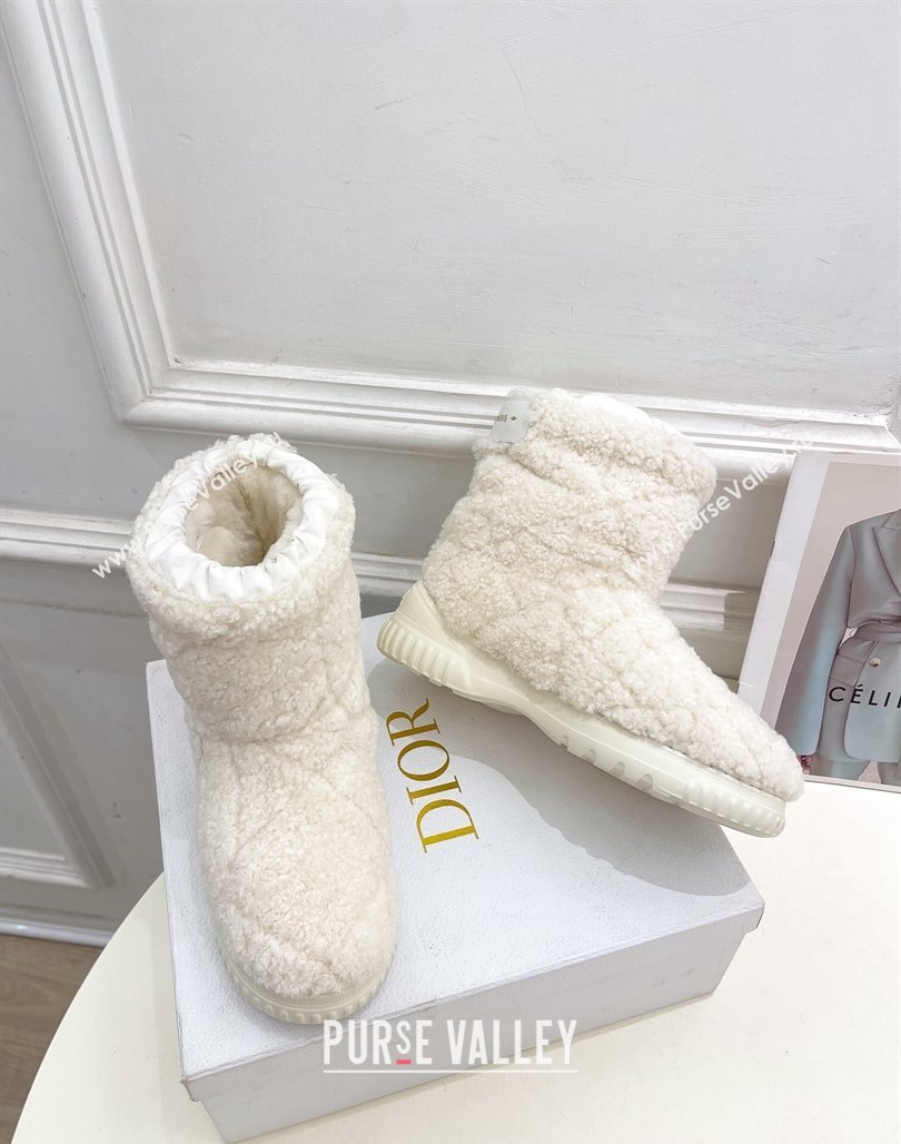 Dior Frost Ankle Boots in White Shearling Embroidered with Cannage Motif 2024 (modeng-23120842)