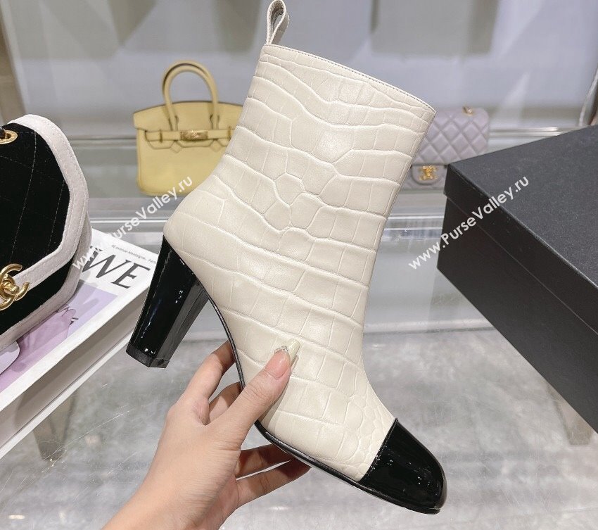 Chanel Heel 7.5cm Croco Pattern and Patent Calfskin Ankle Boots White/Black 2024 (modeng-23120609)