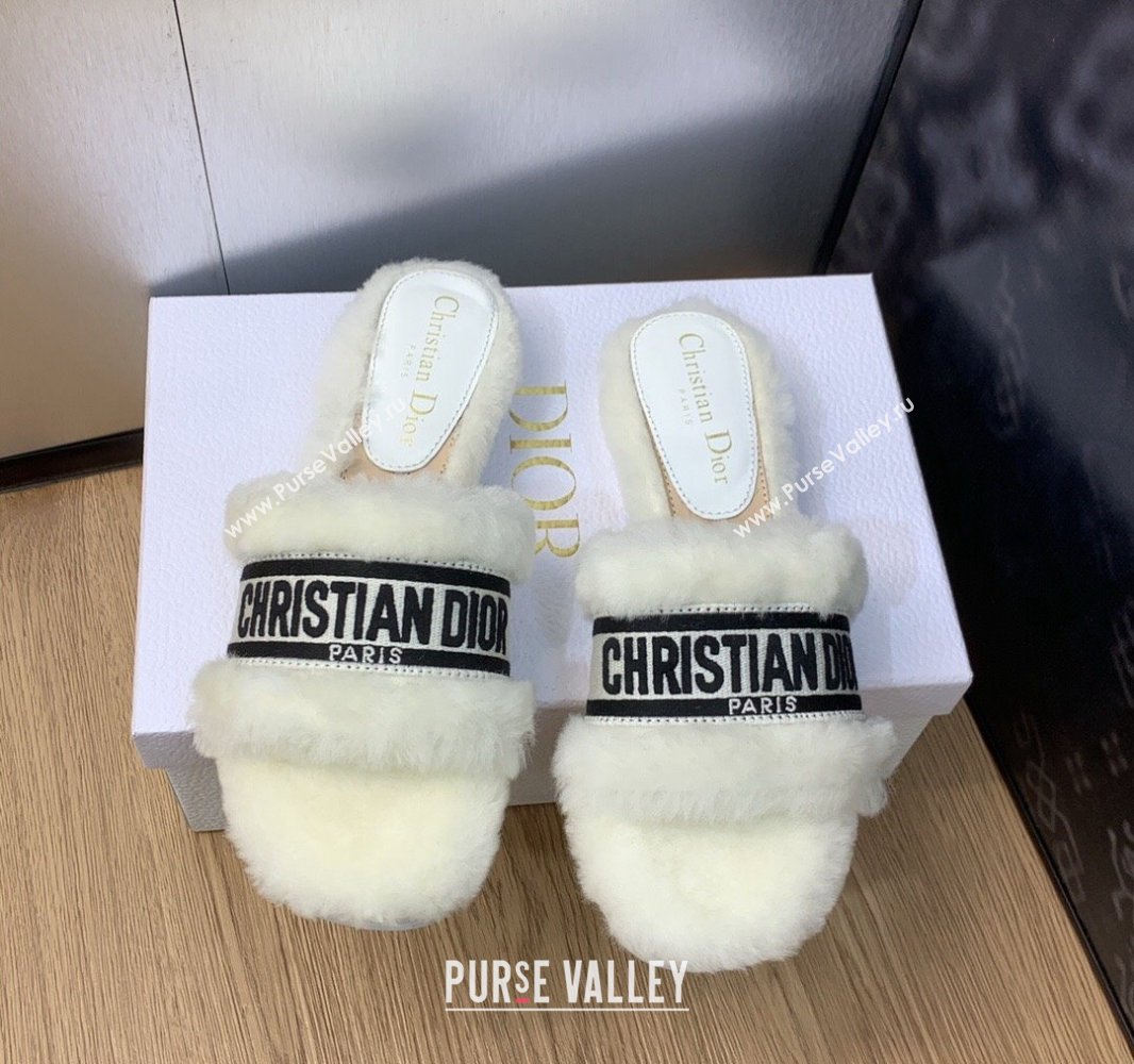 Dior Dway Flat Slide Sandals in White Shearling Fur and Embroidered Canvas 2024 (jincheng-23120806)