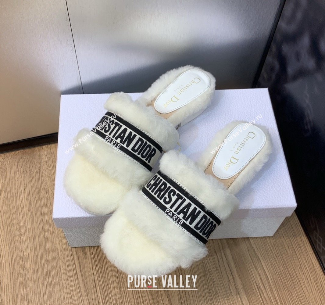 Dior Dway Flat Slide Sandals in White Shearling Fur and Embroidered Canvas 2024 (jincheng-23120806)