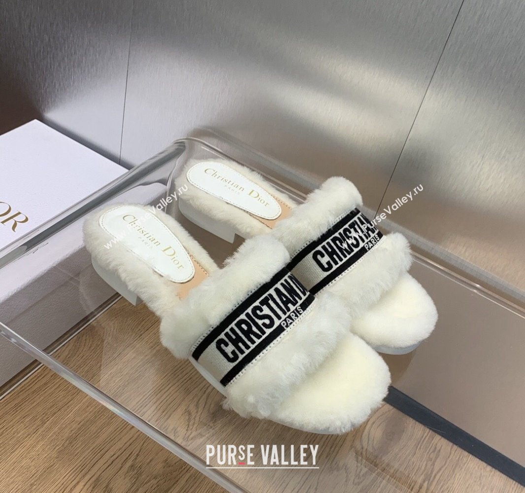 Dior Dway Flat Slide Sandals in White Shearling Fur and Embroidered Canvas 2024 (jincheng-23120806)