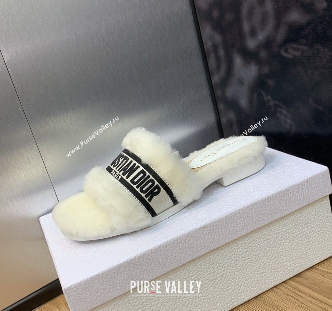 Dior Dway Flat Slide Sandals in White Shearling Fur and Embroidered Canvas 2024 (jincheng-23120806)