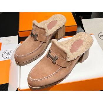 Hermes Heel 7.5cm Flore mule in suede goatskin Nude with shearling lining 2024 (modeng-23121237)