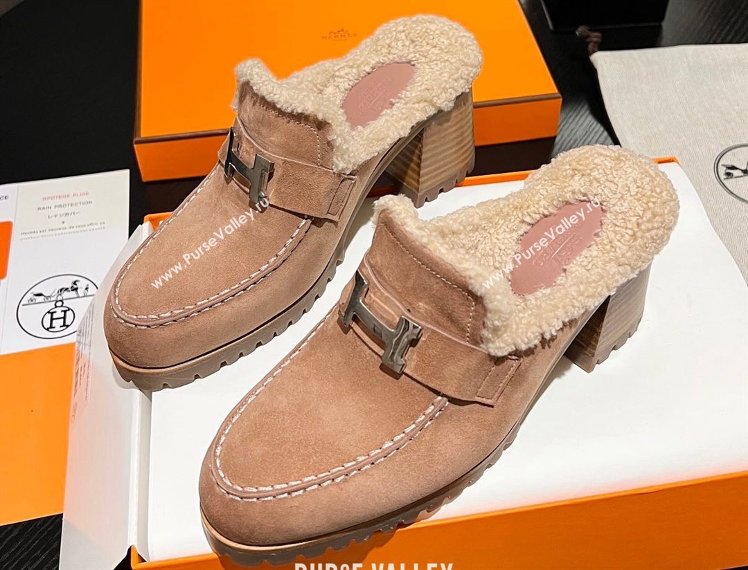 Hermes Heel 7.5cm Flore mule in suede goatskin Nude with shearling lining 2024 (modeng-23121237)