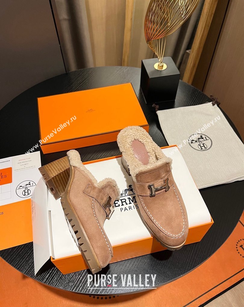 Hermes Heel 7.5cm Flore mule in suede goatskin Nude with shearling lining 2024 (modeng-23121237)