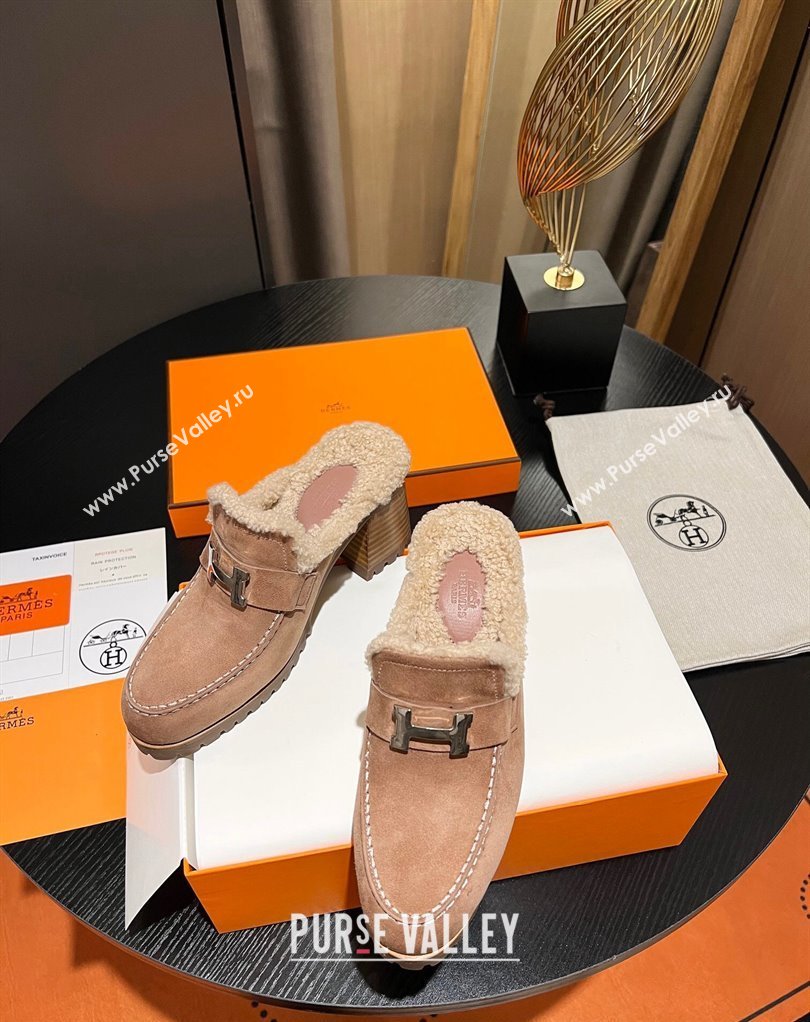 Hermes Heel 7.5cm Flore mule in suede goatskin Nude with shearling lining 2024 (modeng-23121237)
