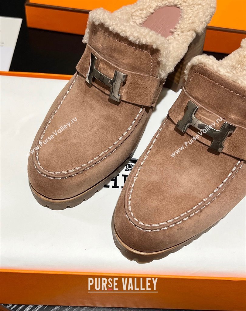 Hermes Heel 7.5cm Flore mule in suede goatskin Nude with shearling lining 2024 (modeng-23121237)
