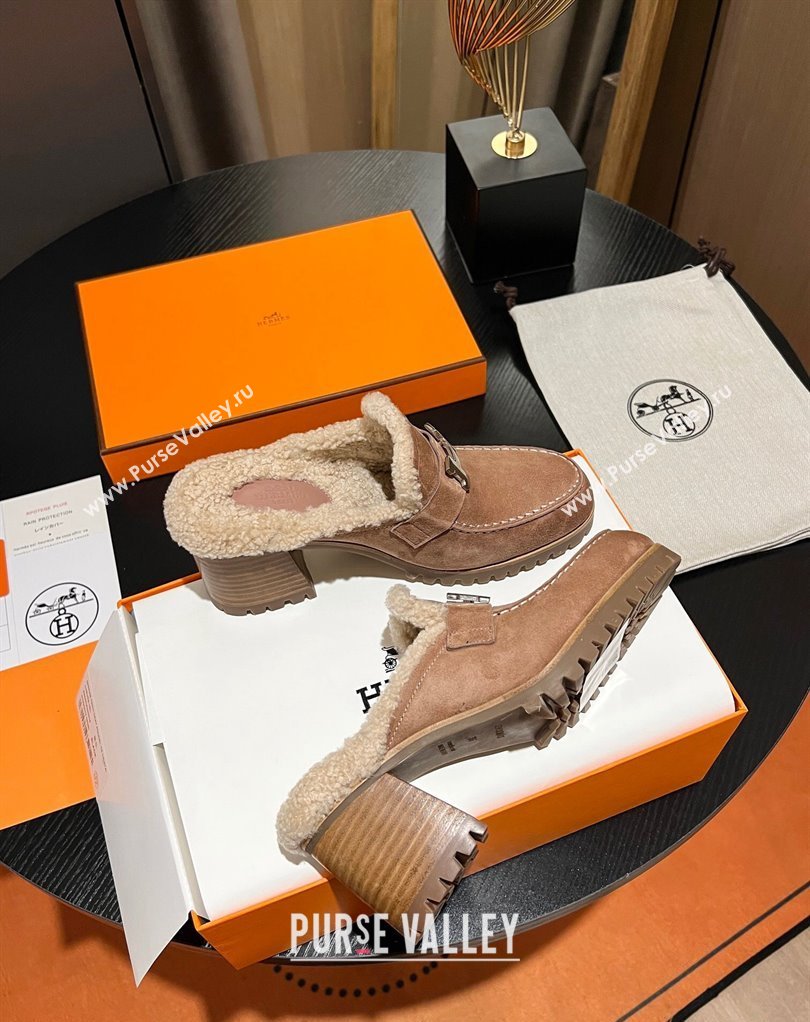 Hermes Heel 7.5cm Flore mule in suede goatskin Nude with shearling lining 2024 (modeng-23121237)