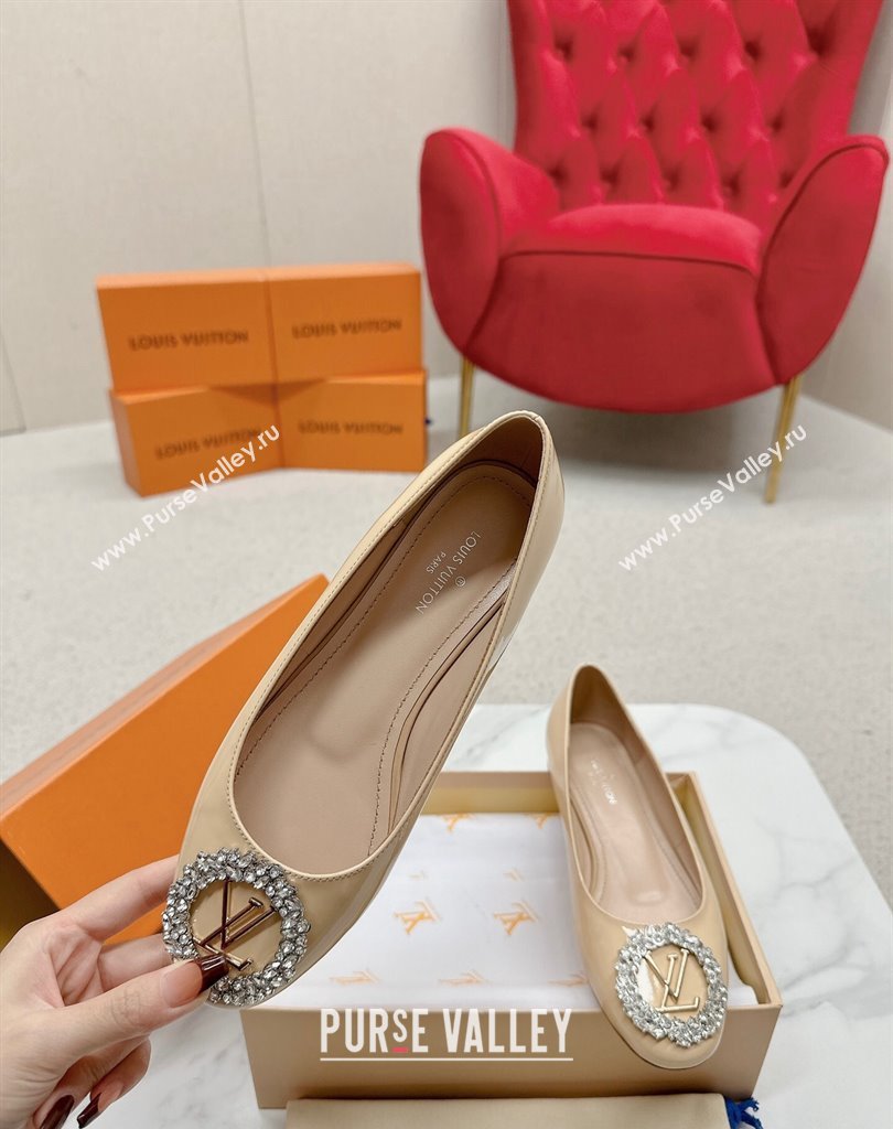 Louis Vuitton Patent Leather Madeleine Flat Ballerinas Nude with Crystal LV Circle (SS-23121473)