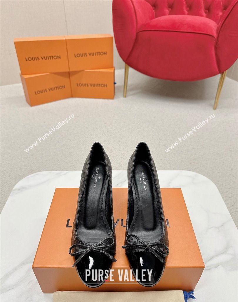 Louis Vuitton Monogram Canvas Black and Patent Leather Stiletto Heel Pumps with Bow (SS-23121429)