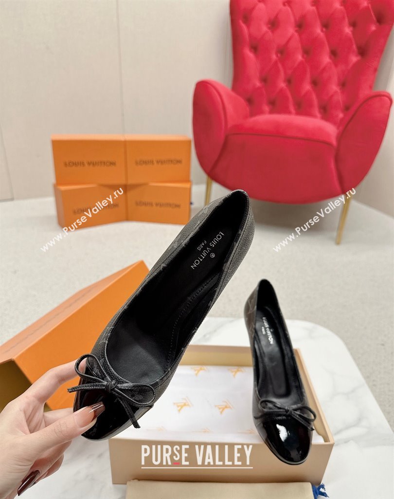 Louis Vuitton Monogram Canvas Black and Patent Leather Stiletto Heel Pumps with Bow (SS-23121429)