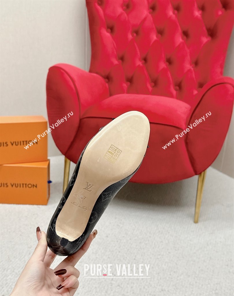 Louis Vuitton Monogram Canvas Black and Patent Leather Stiletto Heel Pumps with Bow (SS-23121429)