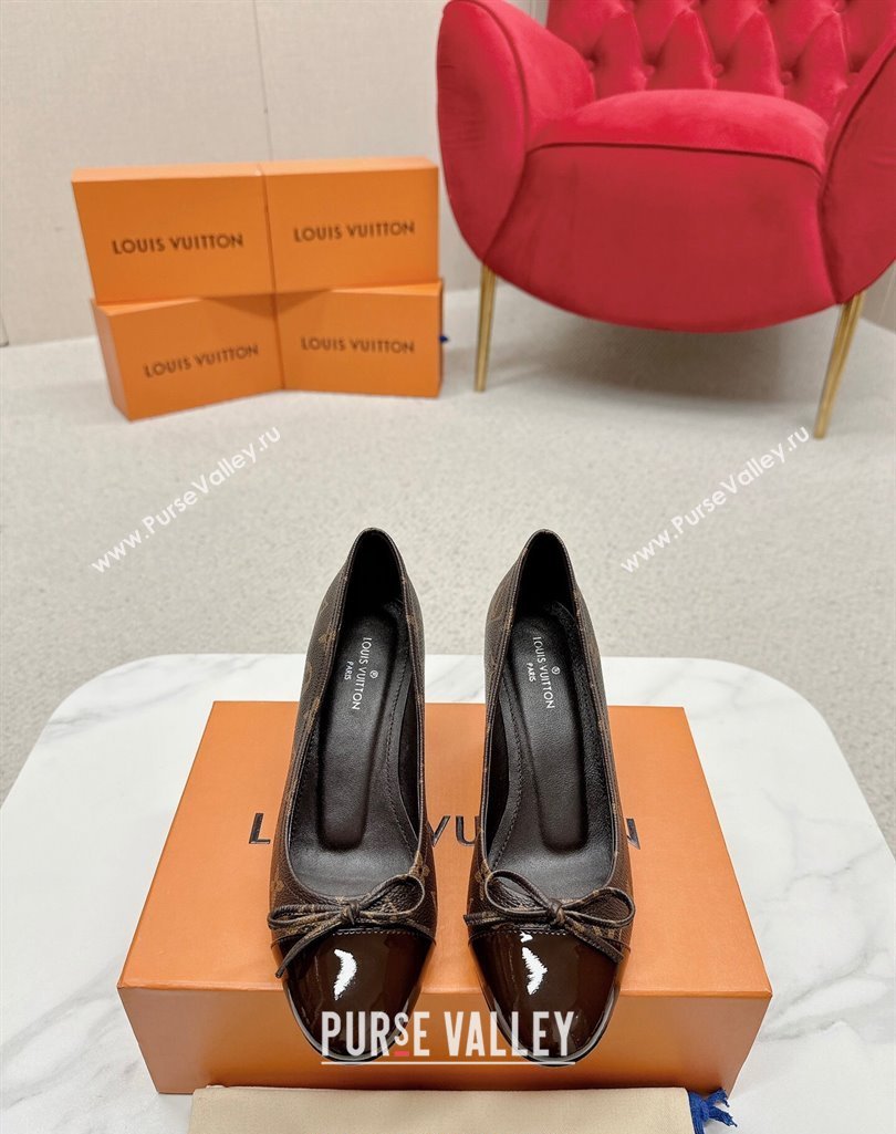 Louis Vuitton Monogram Canvas Coffee and Patent Leather Stiletto Heel Pumps with Bow (SS-23121432)