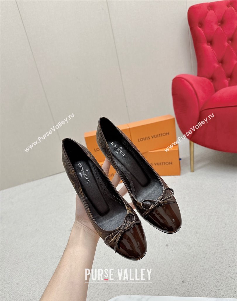 Louis Vuitton Monogram Canvas Coffee and Patent Leather Stiletto Heel Pumps with Bow (SS-23121432)