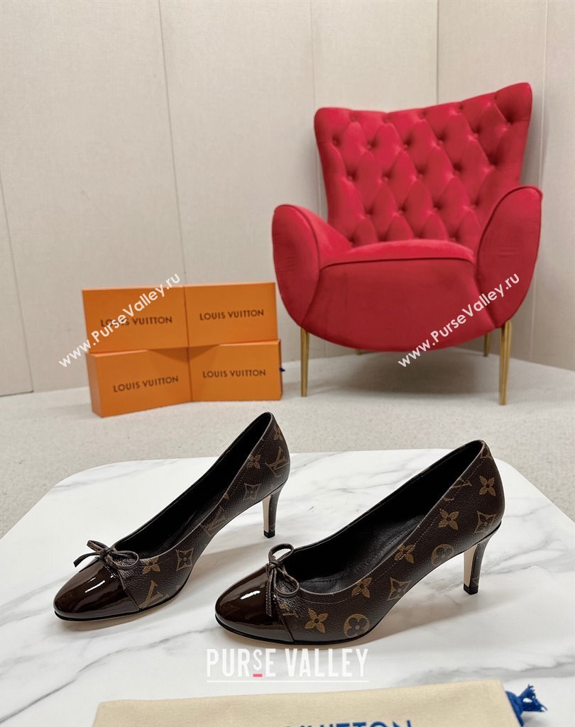 Louis Vuitton Monogram Canvas Coffee and Patent Leather Stiletto Heel Pumps with Bow (SS-23121432)