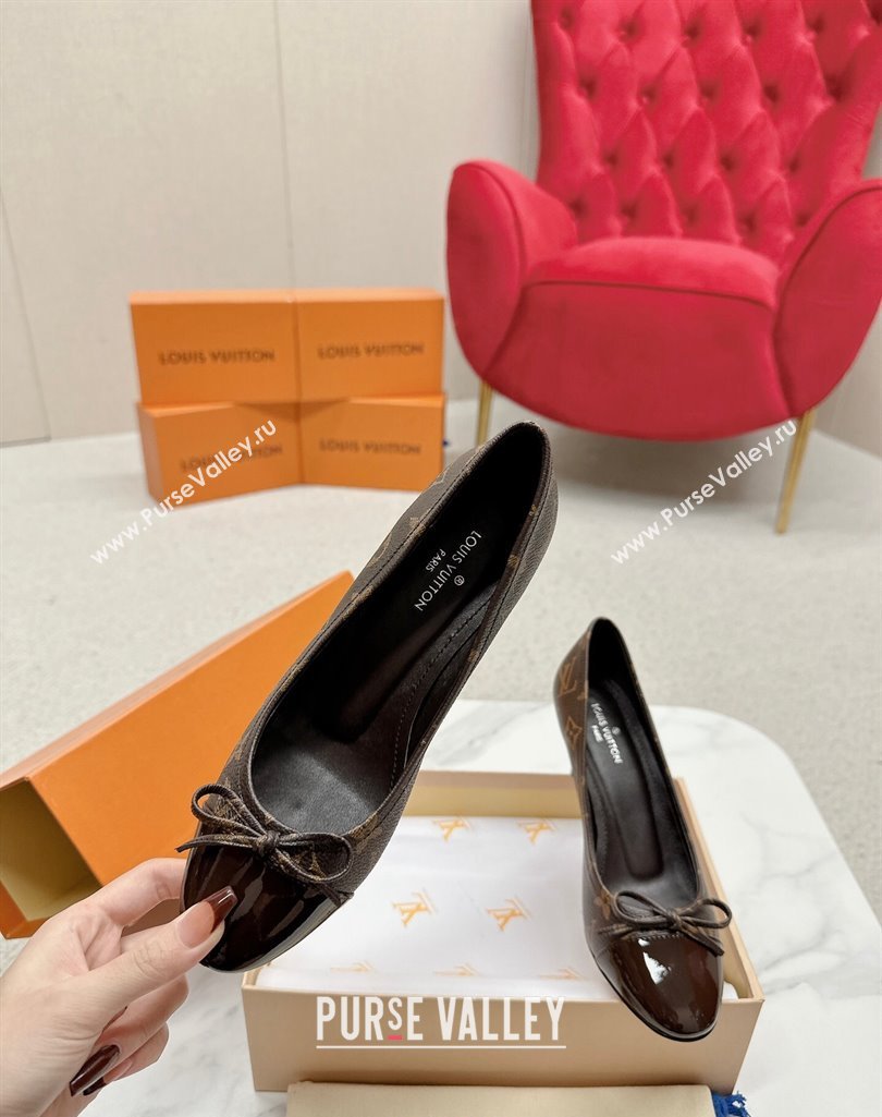 Louis Vuitton Monogram Canvas Coffee and Patent Leather Stiletto Heel Pumps with Bow (SS-23121432)