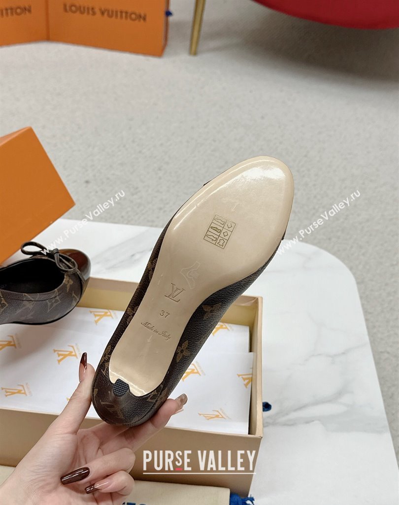 Louis Vuitton Monogram Canvas Coffee and Patent Leather Stiletto Heel Pumps with Bow (SS-23121432)