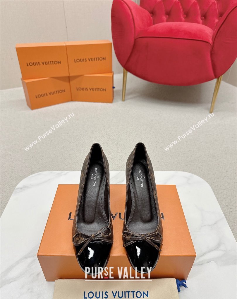 Louis Vuitton Monogram Canvas Coffee and Black Patent Leather Stiletto Heel Pumps with Bow (SS-23121431)
