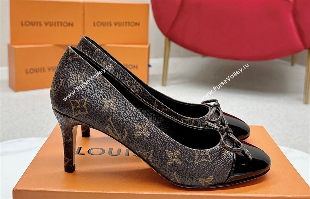 Louis Vuitton Monogram Canvas Coffee and Black Patent Leather Stiletto Heel Pumps with Bow (SS-23121431)