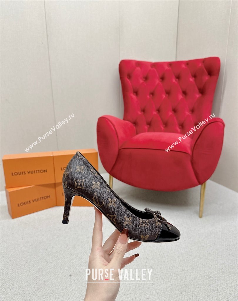 Louis Vuitton Monogram Canvas Coffee and Black Patent Leather Stiletto Heel Pumps with Bow (SS-23121431)