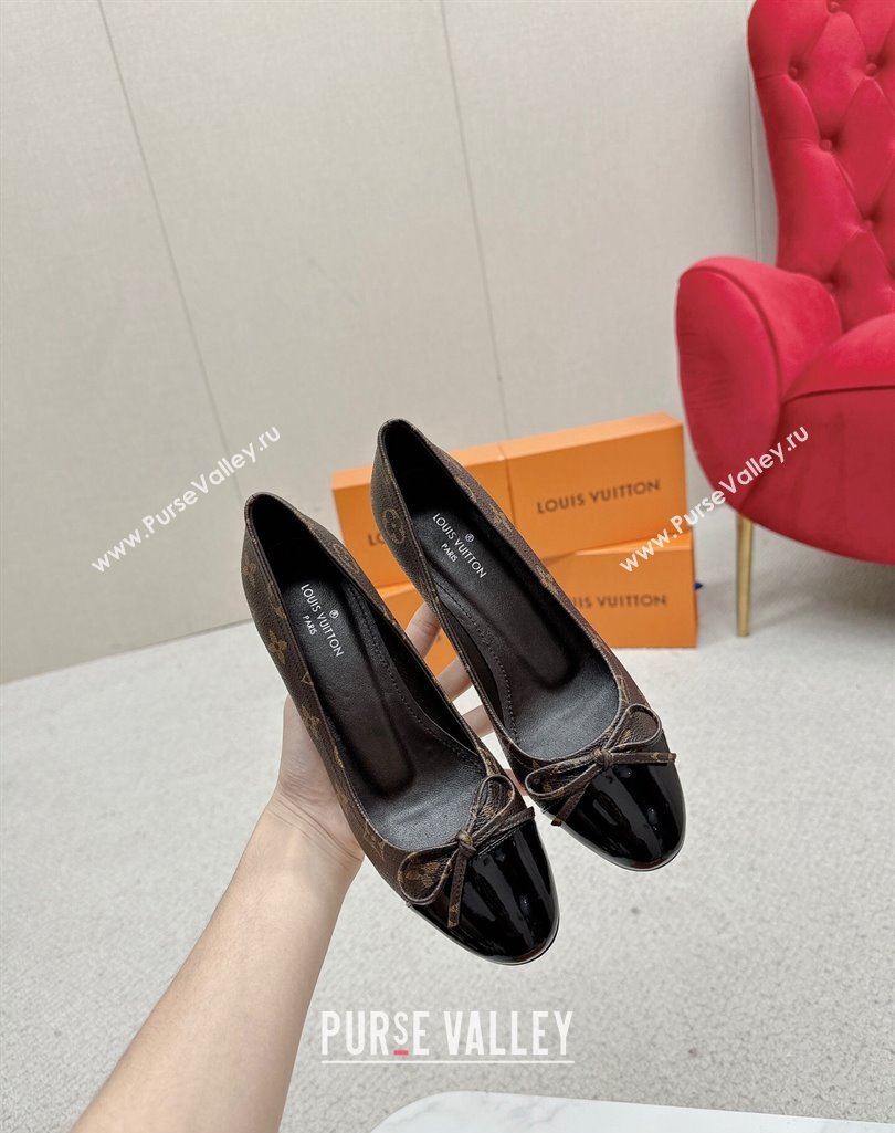 Louis Vuitton Monogram Canvas Coffee and Black Patent Leather Stiletto Heel Pumps with Bow (SS-23121431)