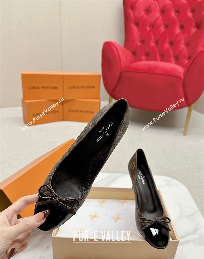 Louis Vuitton Monogram Canvas Coffee and Black Patent Leather Stiletto Heel Pumps with Bow (SS-23121431)