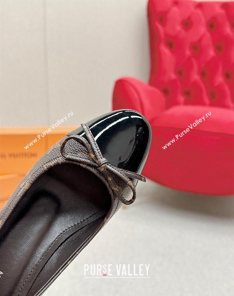 Louis Vuitton Monogram Canvas Coffee and Black Patent Leather Stiletto Heel Pumps with Bow (SS-23121431)