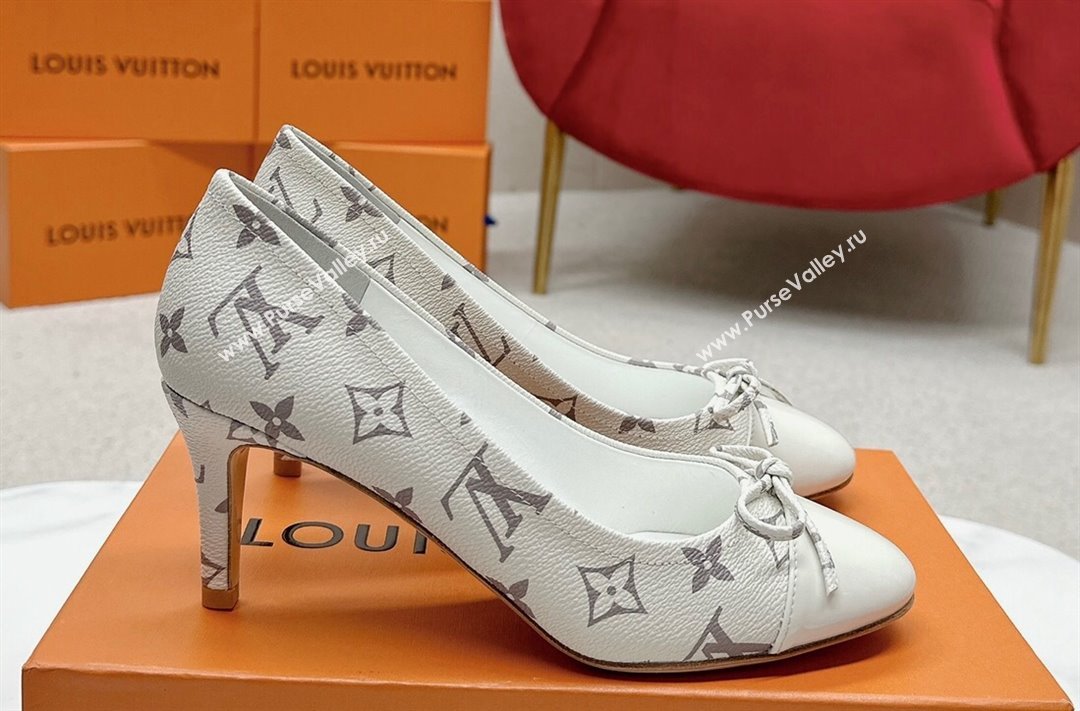Louis Vuitton Monogram Canvas White and Patent Leather Stiletto Heel Pumps with Bow (SS-23121430)