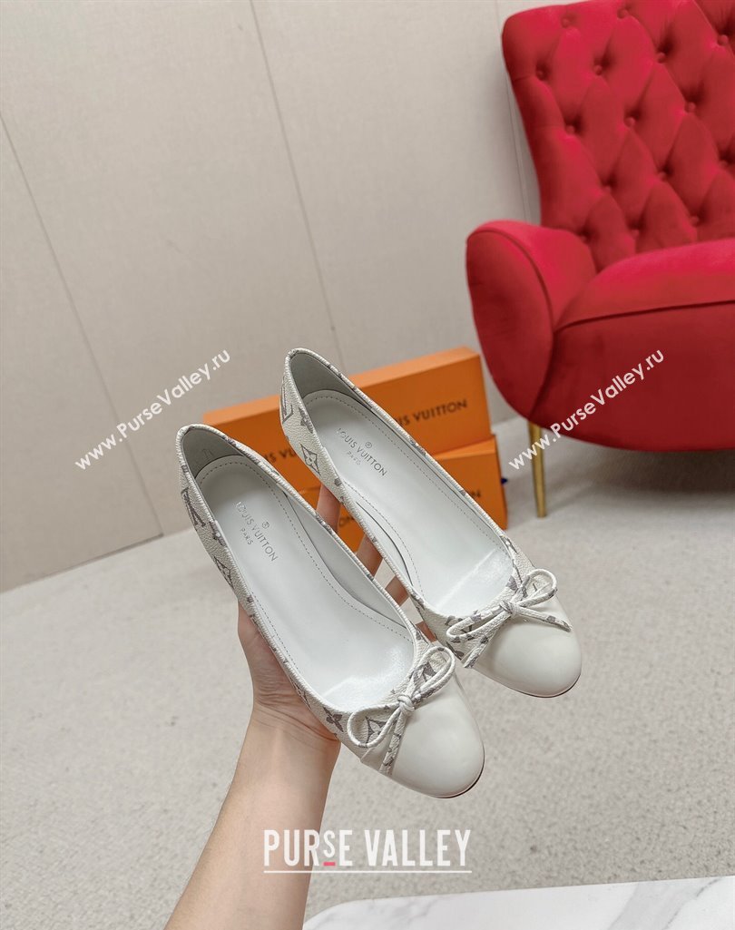Louis Vuitton Monogram Canvas White and Patent Leather Stiletto Heel Pumps with Bow (SS-23121430)