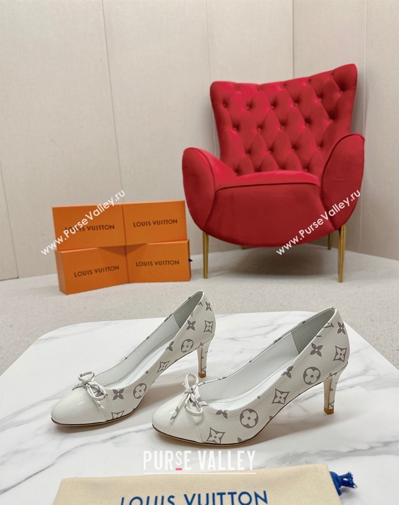 Louis Vuitton Monogram Canvas White and Patent Leather Stiletto Heel Pumps with Bow (SS-23121430)