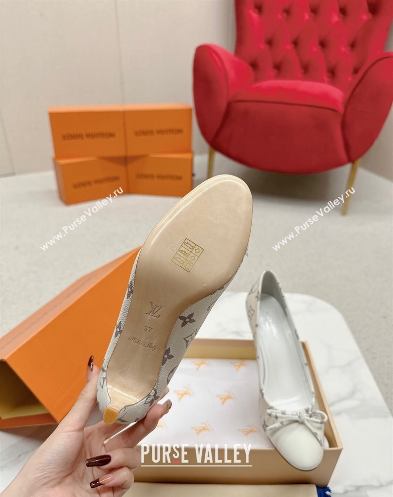 Louis Vuitton Monogram Canvas White and Patent Leather Stiletto Heel Pumps with Bow (SS-23121430)