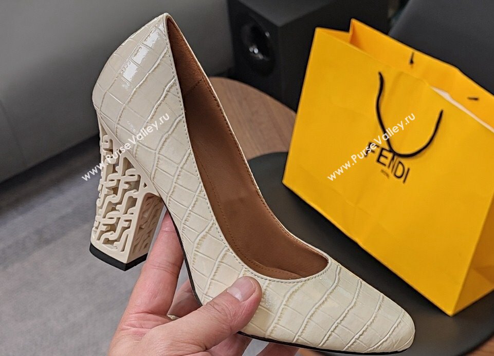 Fendi cut-out Heel 9cm Pumps in crocodile Print White 2024 (SS-23121322)