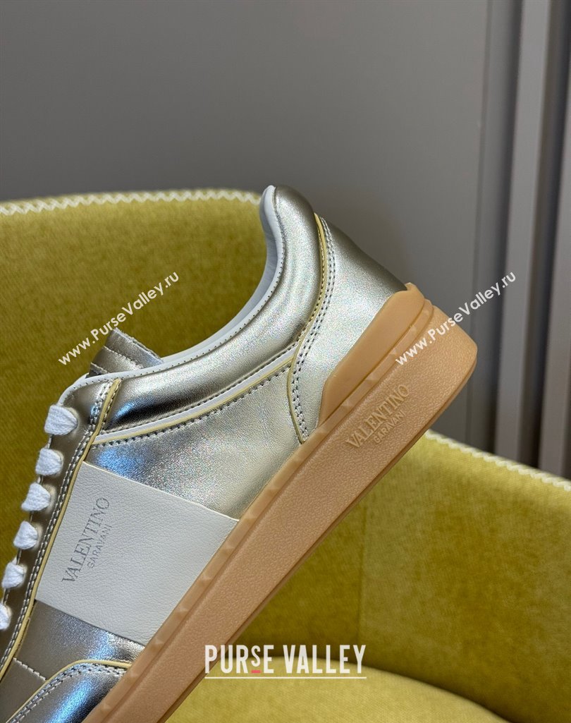 Valentino Upvillage Women/Men low top Sneakers in calfskin leather with band 01 2024 (kaola-23121321)