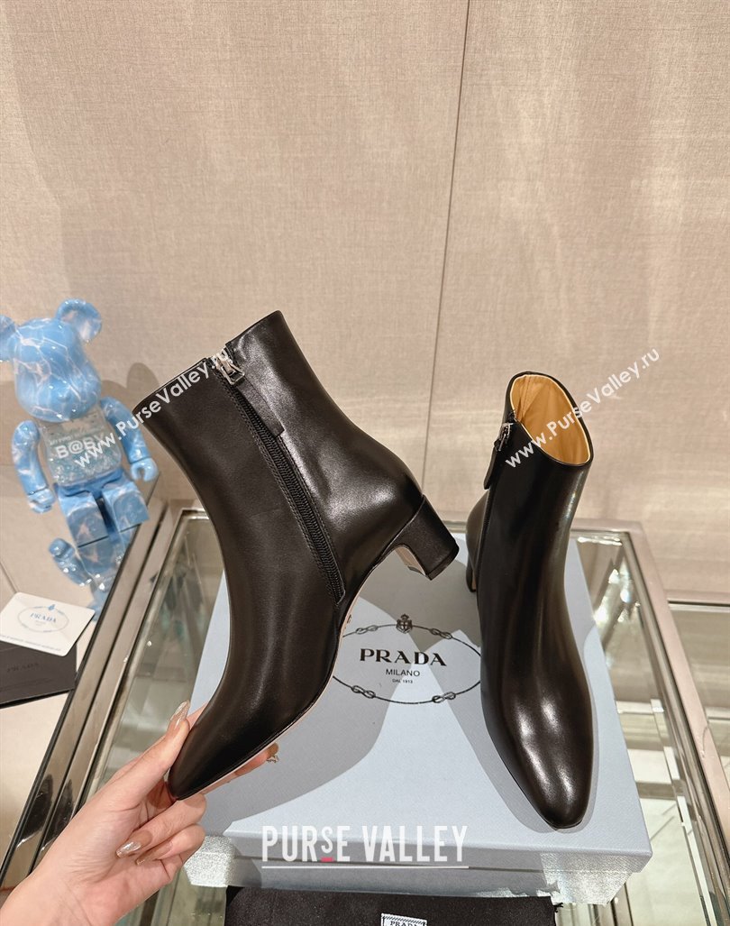 Prada Leather booties Black with Enameled metal triangle logo 1T192N 2024 (siyate-23121904)