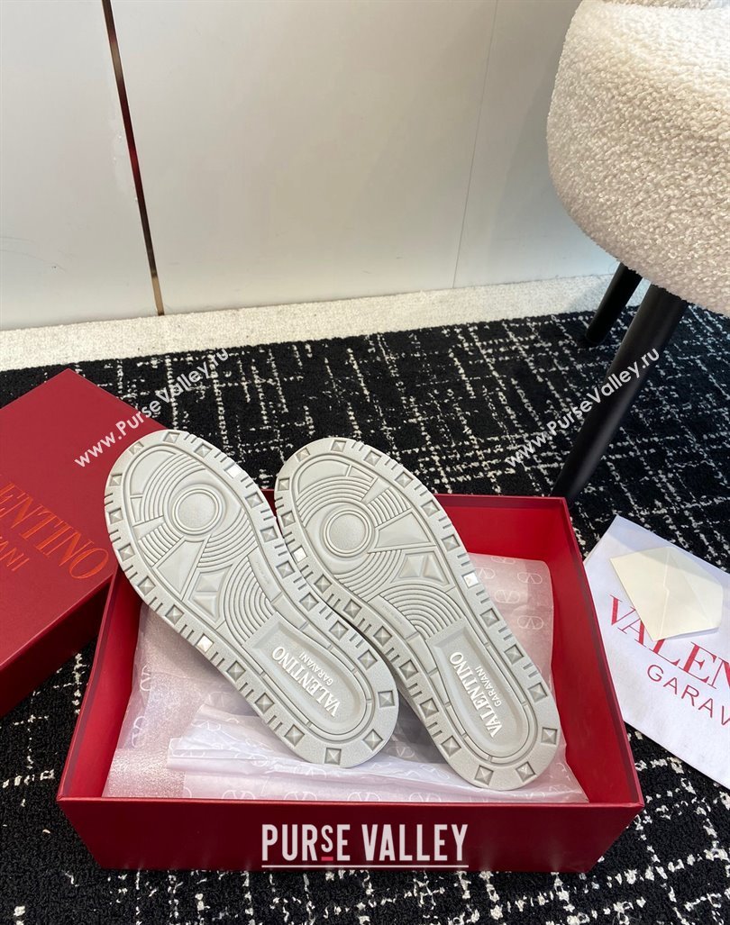 Valentino Freedots Low Top calfskin leather Women/Men Sneakers 05 2024 (danni-23121905)