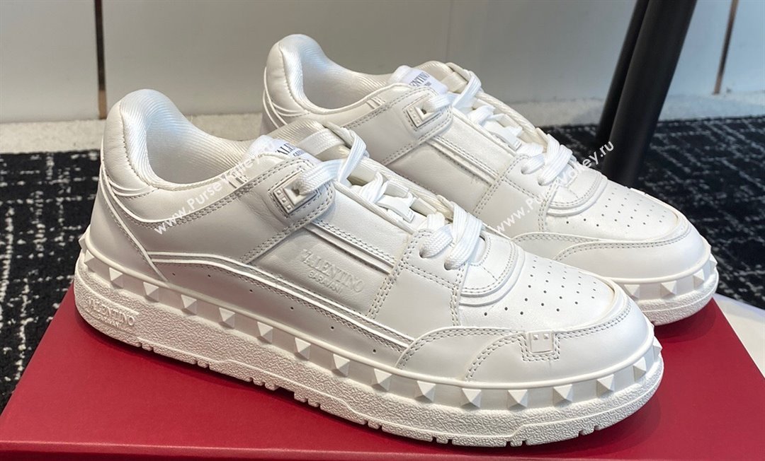 Valentino Freedots Low Top calfskin leather Women/Men Sneakers 06 2024 (danni-23121906)