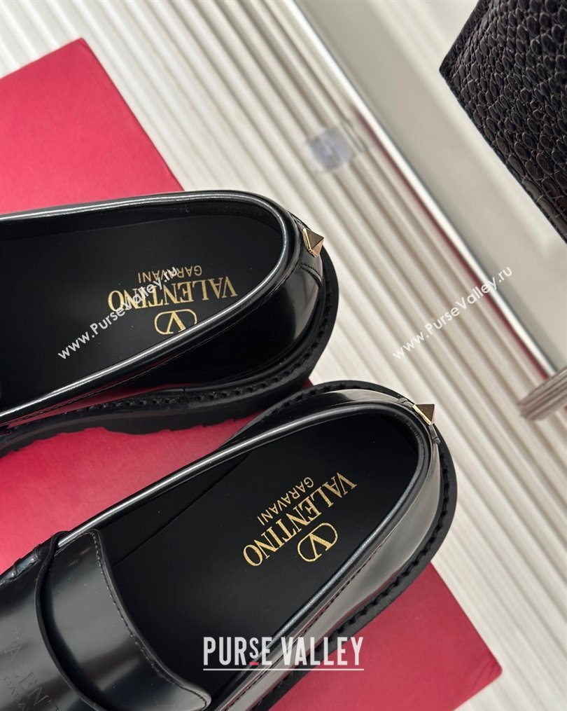 Valentino Rockstud calfskin loafers Black 2024 (clf-23121904)