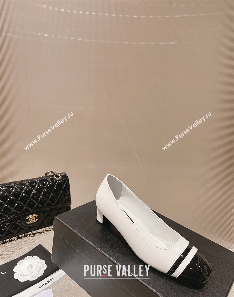 Chanel Heel 5cm CC Logo White and Black Patent Leather Pumps 2024 (modeng-23121529)