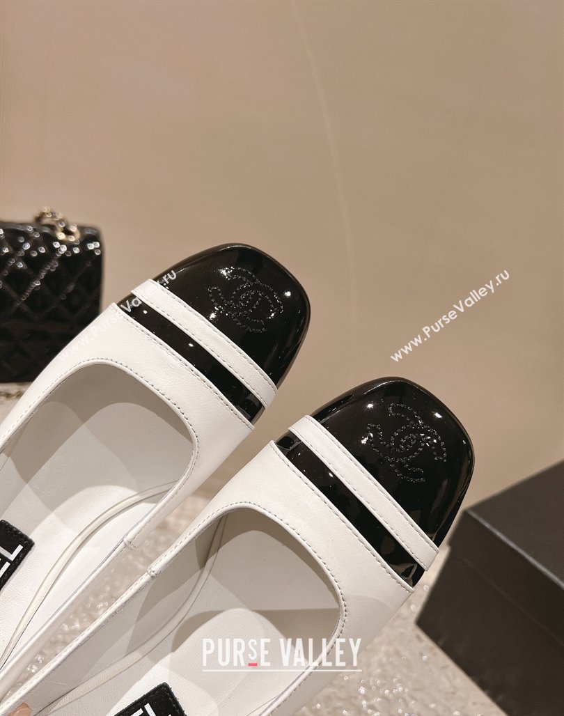 Chanel Heel 5cm CC Logo White and Black Patent Leather Pumps 2024 (modeng-23121529)