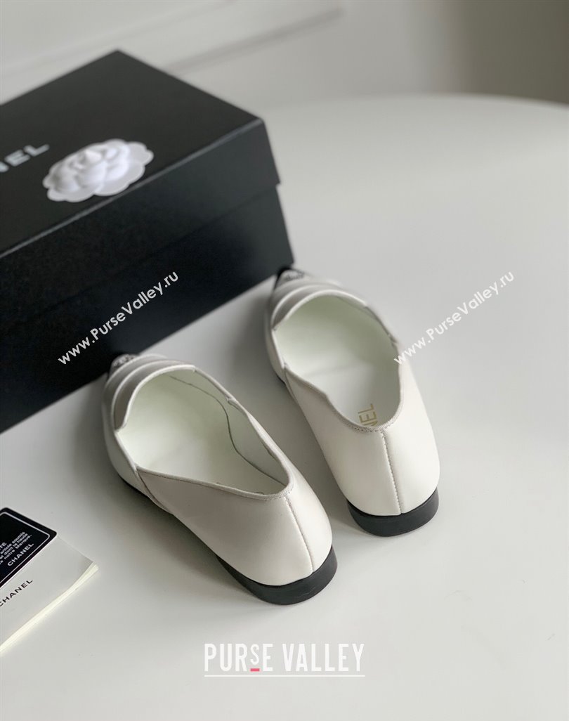 Chanel Crystal CC Logo Vintage Ballet Flats in Lambskin White 2024 (modeng-23121508)